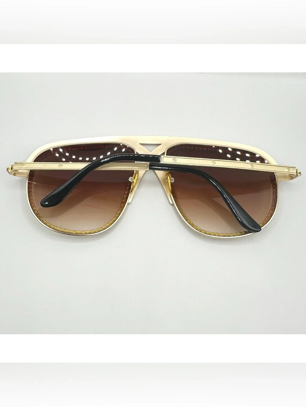 Brown Ladies Glamorous Sunglasses with Rhinestone-Embellished Frame Bowlift